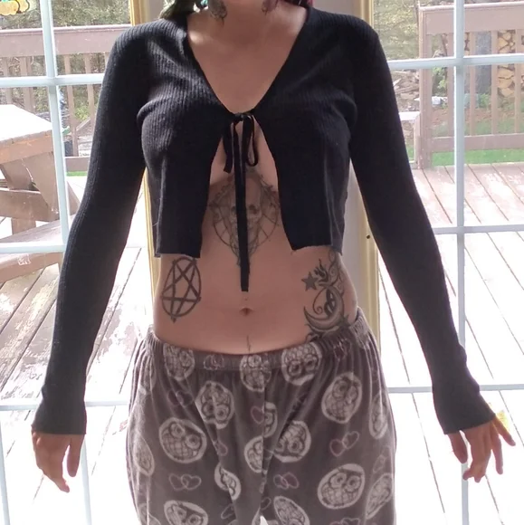 Two open tie crop shirts - Picture 6 of 8